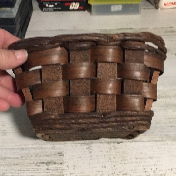 Heavy wooden bottom small brown basket with hole in bottom of wood. - Picture 2 of 7